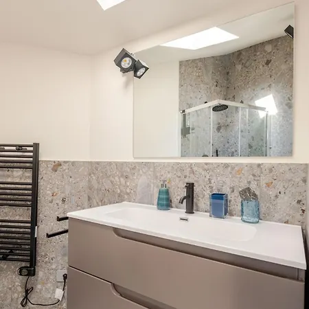 Luxury Elegant Penthouse 2 Bedrooms, 2 Bathrooms Mediolan