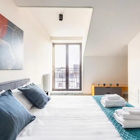 Luxury Elegant Penthouse 2 Bedrooms, 2 Bathrooms Apartament Mediolan